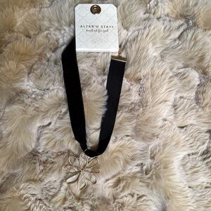 Altar'd State NWT Black and Gold Flower Pendant Necklace